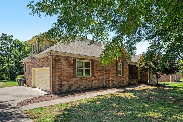 519 Redstone Dr, Gallatin, TN 37066
