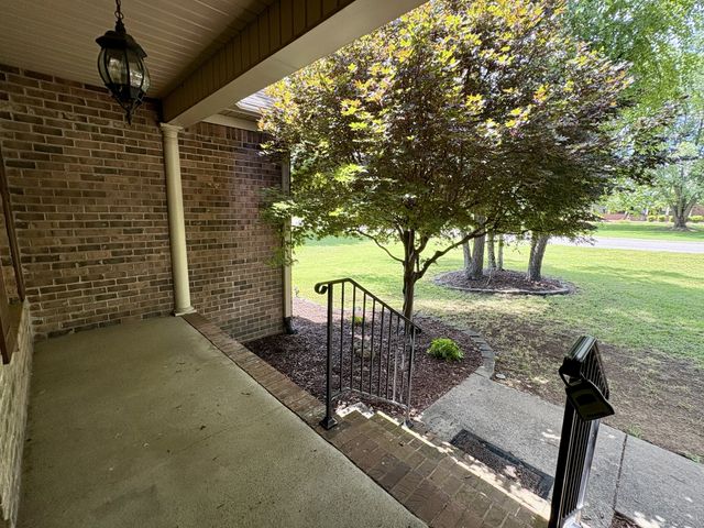 519 Redstone Dr, Gallatin, TN 37066