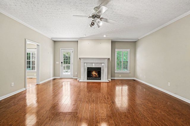519 Redstone Dr, Gallatin, TN 37066