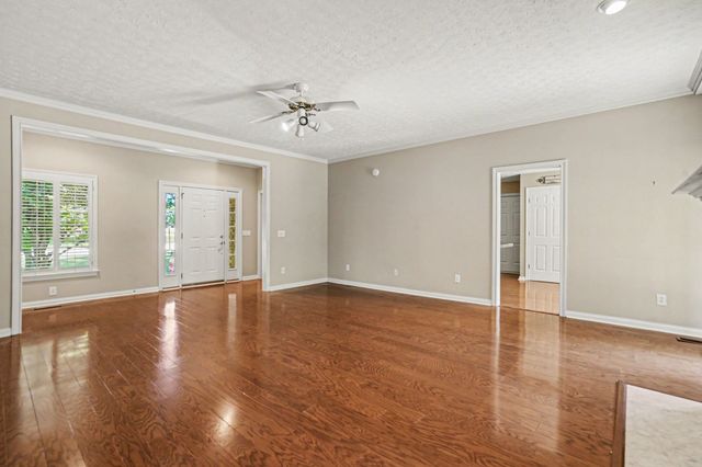 519 Redstone Dr, Gallatin, TN 37066