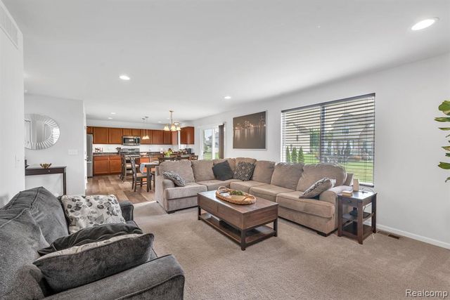 7275 Castell Boulevard, Belleville, MI 48111