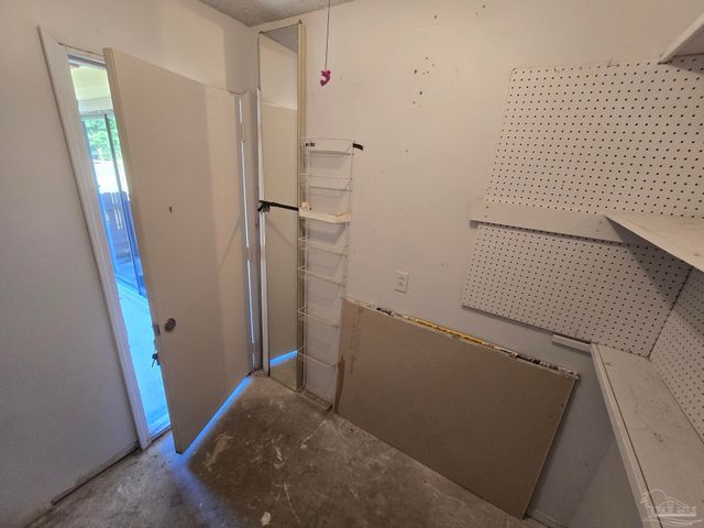 2303 W Michigan Ave B10, Pensacola, FL 32526