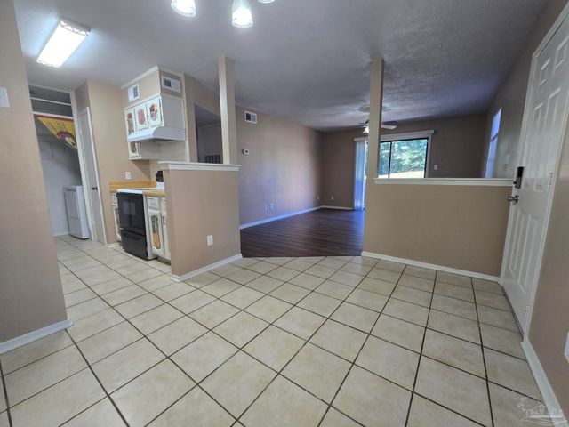 2303 W Michigan Ave B10, Pensacola, FL 32526