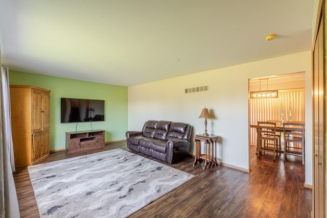 183 W 128th Avenue, Crown Point, IN 46307