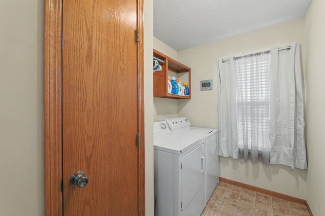 610 S Stoneridge St, Valley Center, KS 67147