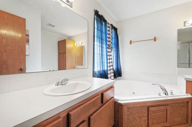 610 S Stoneridge St, Valley Center, KS 67147