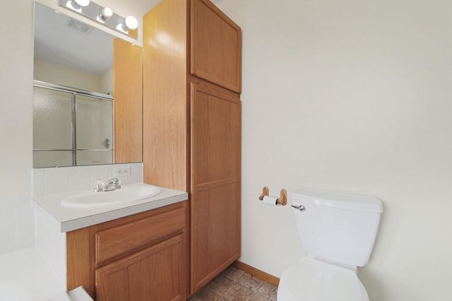 610 S Stoneridge St, Valley Center, KS 67147