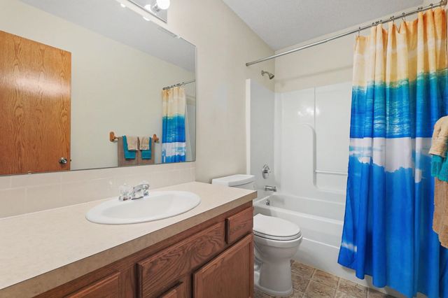 610 S Stoneridge St, Valley Center, KS 67147