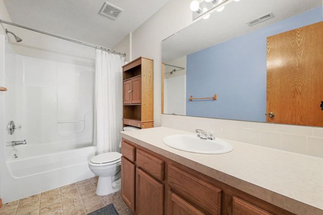 610 S Stoneridge St, Valley Center, KS 67147