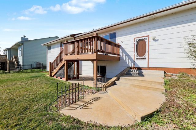 610 S Stoneridge St, Valley Center, KS 67147