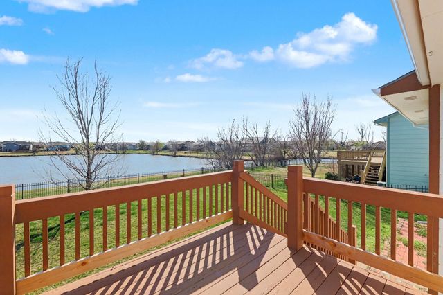 610 S Stoneridge St, Valley Center, KS 67147