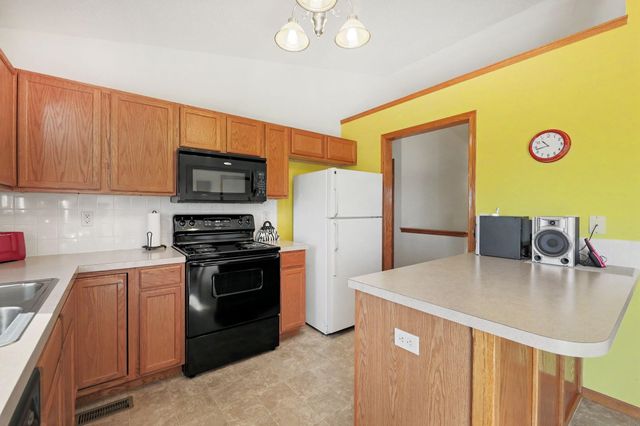 610 S Stoneridge St, Valley Center, KS 67147