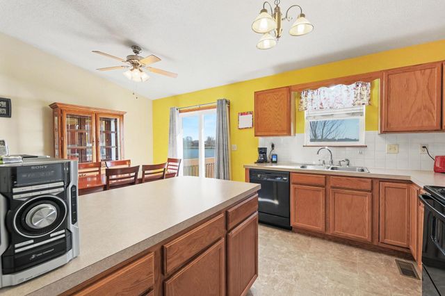 610 S Stoneridge St, Valley Center, KS 67147