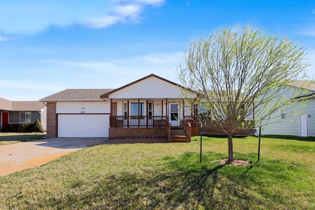 610 S Stoneridge St, Valley Center, KS 67147