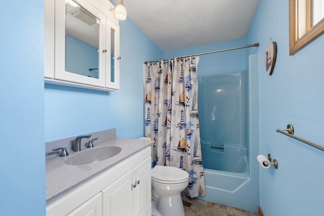 15 Shawsheen St, Tewksbury, MA 01876