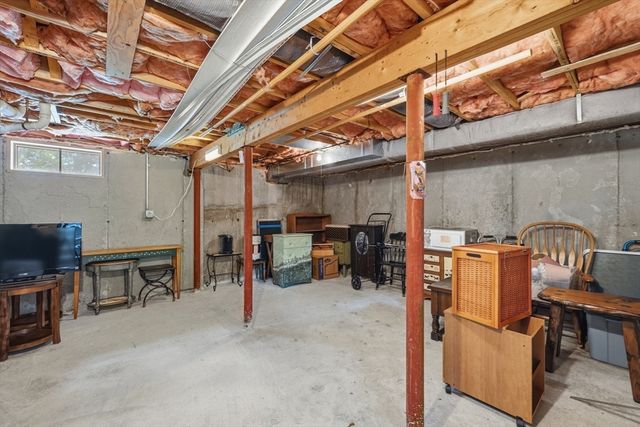 15 Shawsheen St, Tewksbury, MA 01876