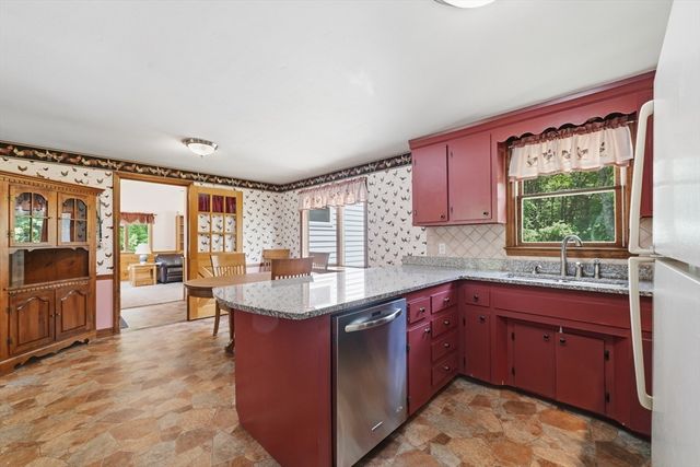 15 Shawsheen St, Tewksbury, MA 01876