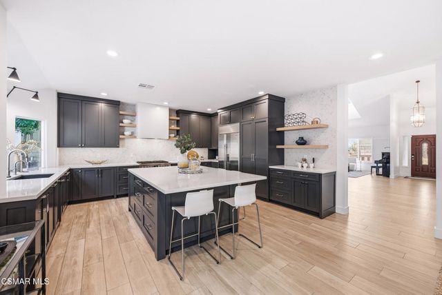 2810 Rikkard Drive, Thousand Oaks, CA 91362