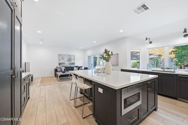 2810 Rikkard Drive, Thousand Oaks, CA 91362