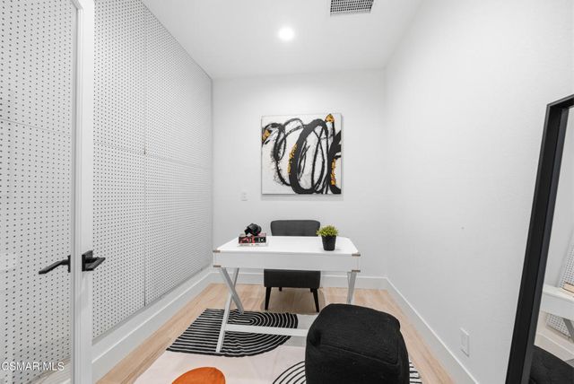 2810 Rikkard Drive, Thousand Oaks, CA 91362