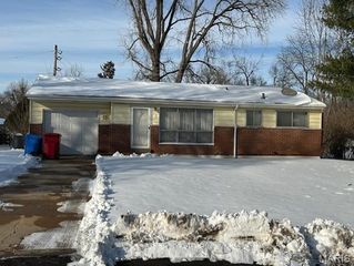 16 Montclair Court, Florissant, MO 63033