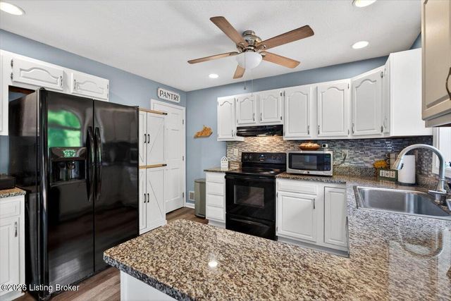 6200 Whispering Hills Blvd, Louisville, KY 40219