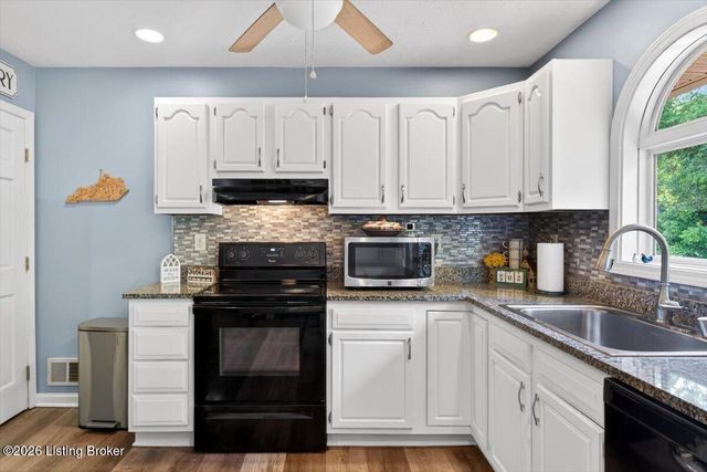 6200 Whispering Hills Blvd, Louisville, KY 40219