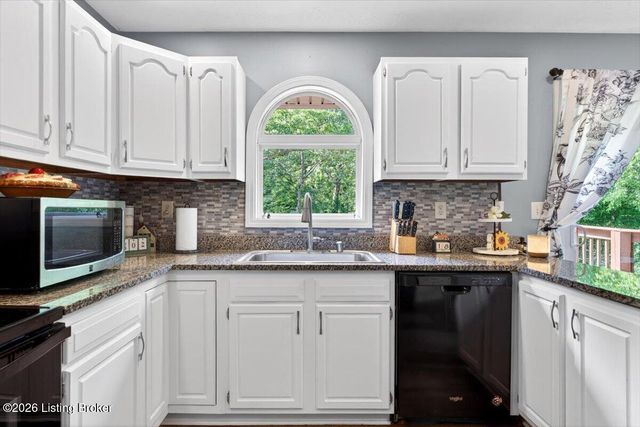 6200 Whispering Hills Blvd, Louisville, KY 40219