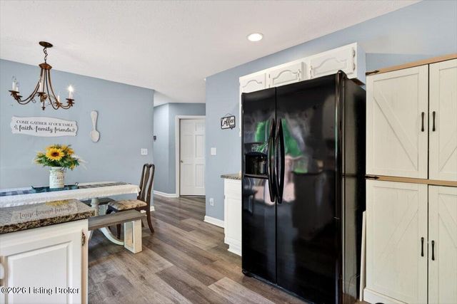 6200 Whispering Hills Blvd, Louisville, KY 40219