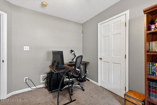 6200 Whispering Hills Blvd, Louisville, KY 40219