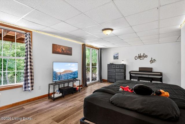 6200 Whispering Hills Blvd, Louisville, KY 40219