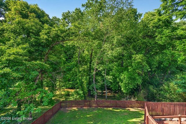 6200 Whispering Hills Blvd, Louisville, KY 40219