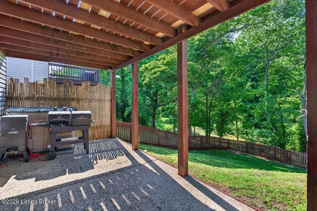 6200 Whispering Hills Blvd, Louisville, KY 40219