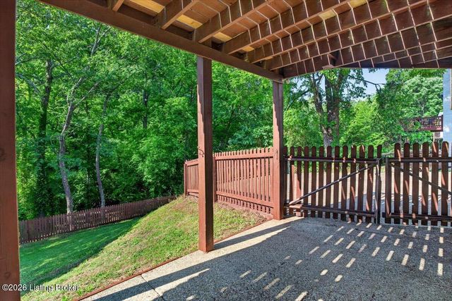6200 Whispering Hills Blvd, Louisville, KY 40219