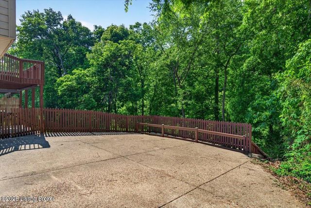 6200 Whispering Hills Blvd, Louisville, KY 40219