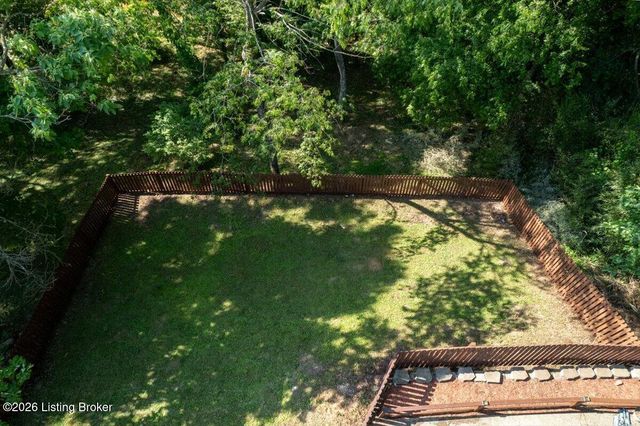 6200 Whispering Hills Blvd, Louisville, KY 40219