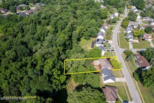 6200 Whispering Hills Blvd, Louisville, KY 40219