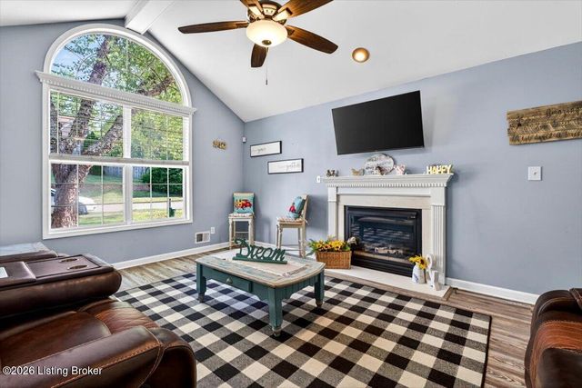 6200 Whispering Hills Blvd, Louisville, KY 40219