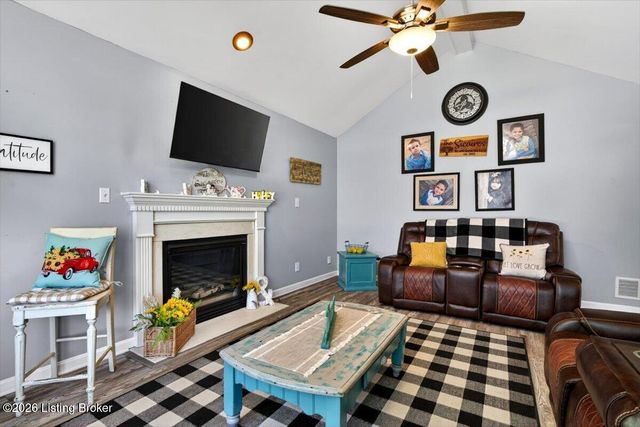 6200 Whispering Hills Blvd, Louisville, KY 40219