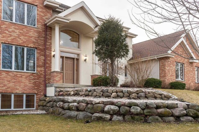 8701 Nelson Crossing, Verona, WI 53593