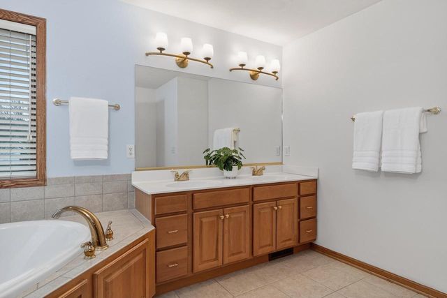 8701 Nelson Crossing, Verona, WI 53593