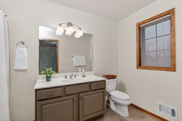 8701 Nelson Crossing, Verona, WI 53593