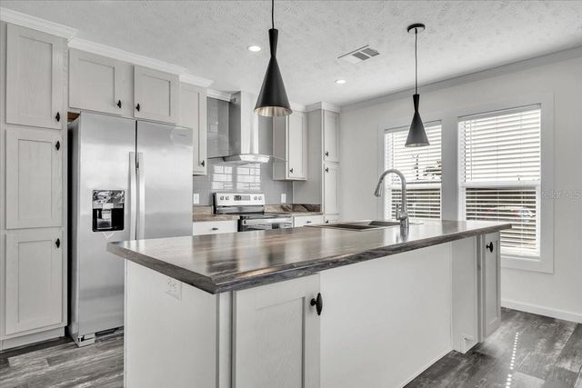 3162 MERCURY LANE, North Fort Myers, FL 33903