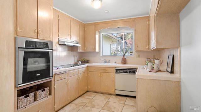 716 Elm Dr, Petaluma, CA 94952