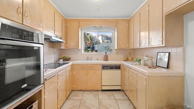 716 Elm Dr, Petaluma, CA 94952