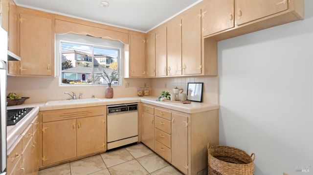 716 Elm Dr, Petaluma, CA 94952