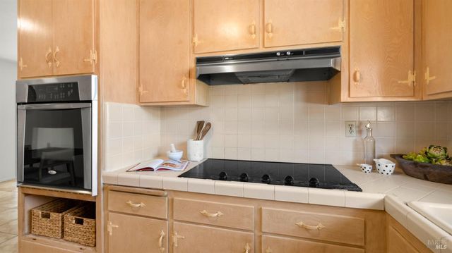 716 Elm Dr, Petaluma, CA 94952