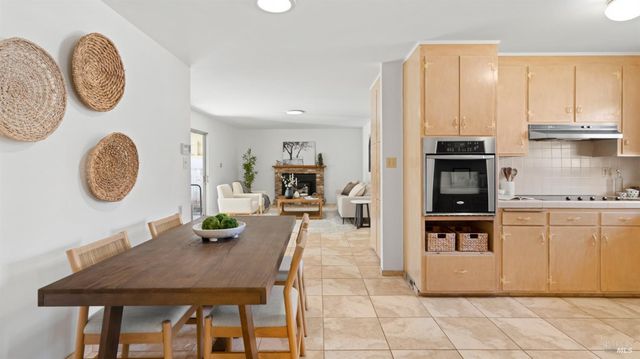 716 Elm Dr, Petaluma, CA 94952