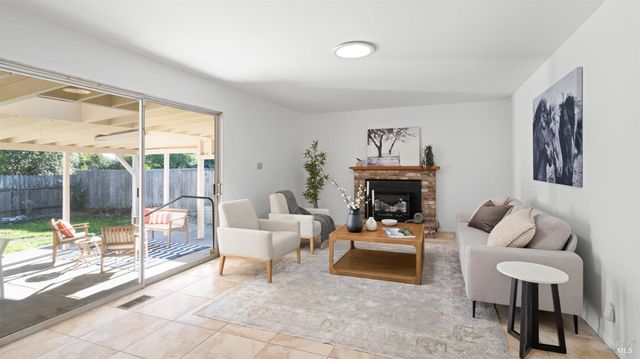 716 Elm Dr, Petaluma, CA 94952