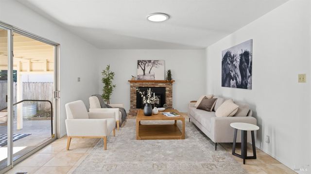 716 Elm Dr, Petaluma, CA 94952